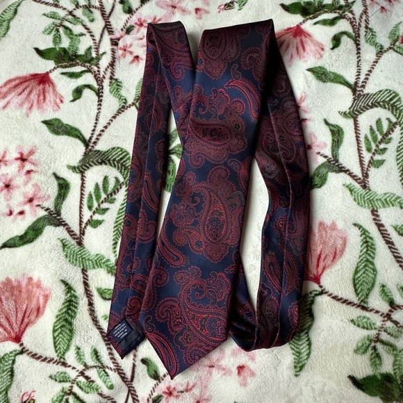 Stafford Red and Blue Paisley Tie - Picture 1 of 3